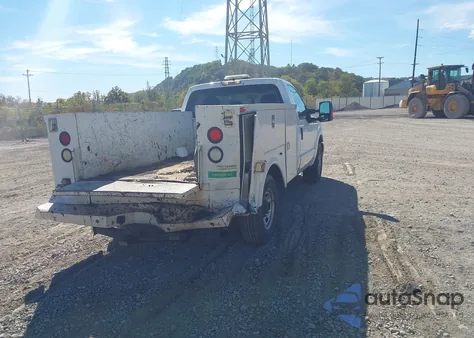 2013 Ford F-250 Xl z USA, uszkodzony, nr VIN 1FDBF2A63DEA86835